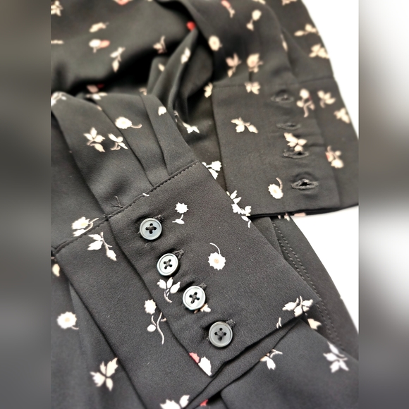 Ann Taylor Blouse Black Floral Small Petite NWT - Picture 4 of 6